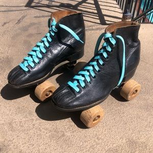 Vintage Chicago roller skates!